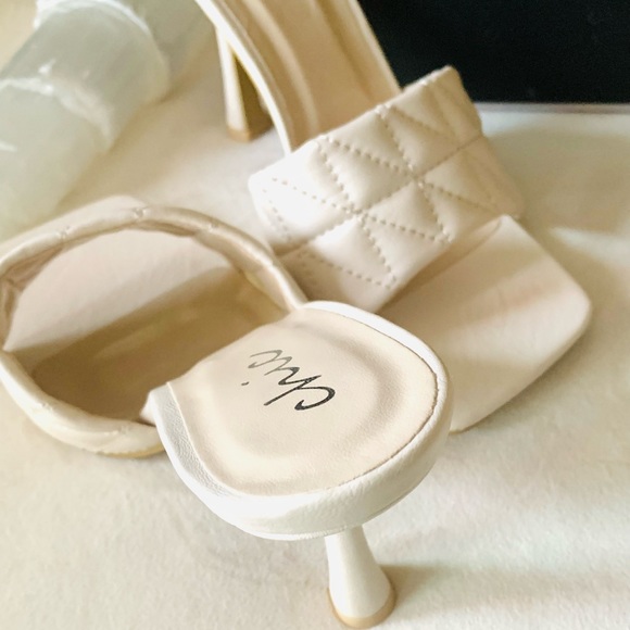 •Kelly• Quilted Slide Heel Sandal - Picture 8 of 8